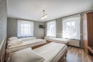 Отели типа «постель и завтрак» Dworek Galosa Строне-Слёнске Апартаменты с 3 спальнями (для 9 взрослых)-3